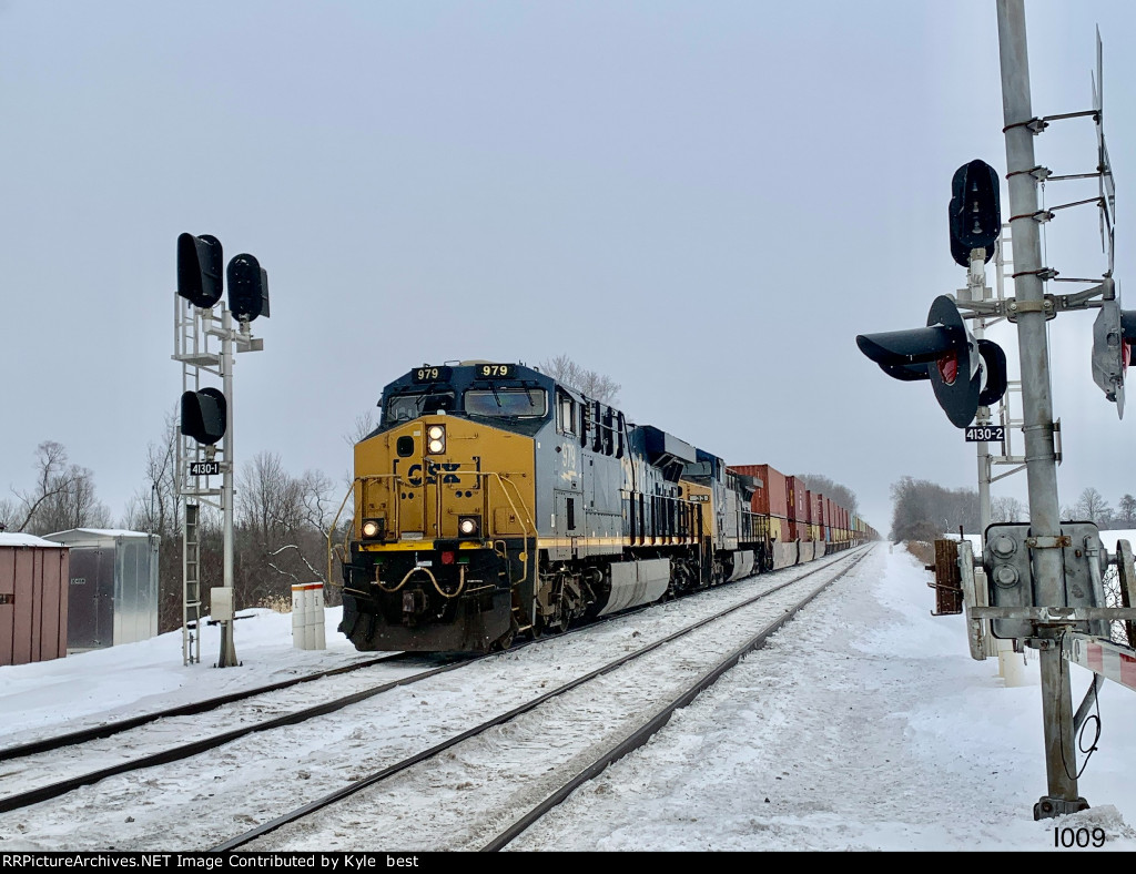 CSX 979 on I009 